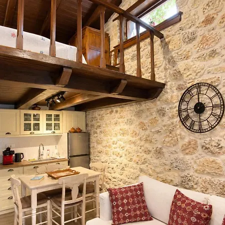 דירה Antique Stone House In
