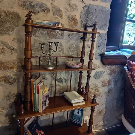 Antique Stone House In סטמניצה