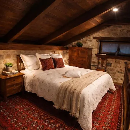 Antique Stone House In סטמניצה