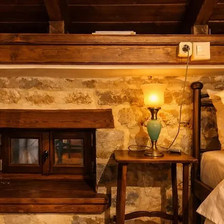 דירה Antique Stone House In סטמניצה