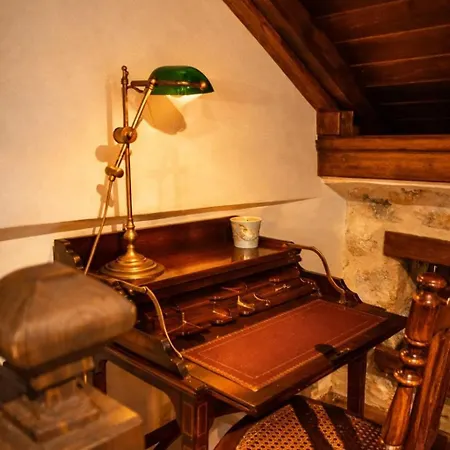 Antique Stone House In דירה