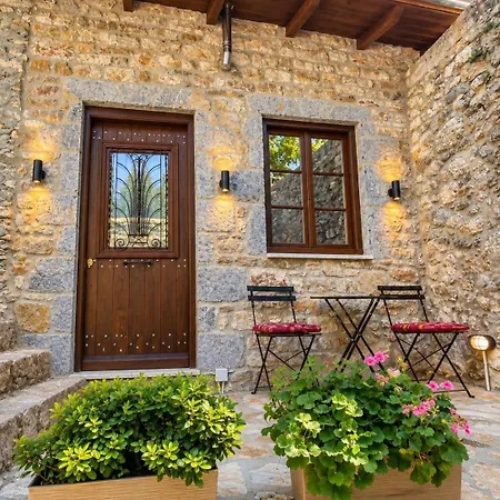 דירה Antique Stone House In
