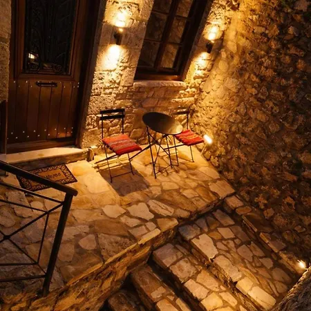 Antique Stone House In דירה